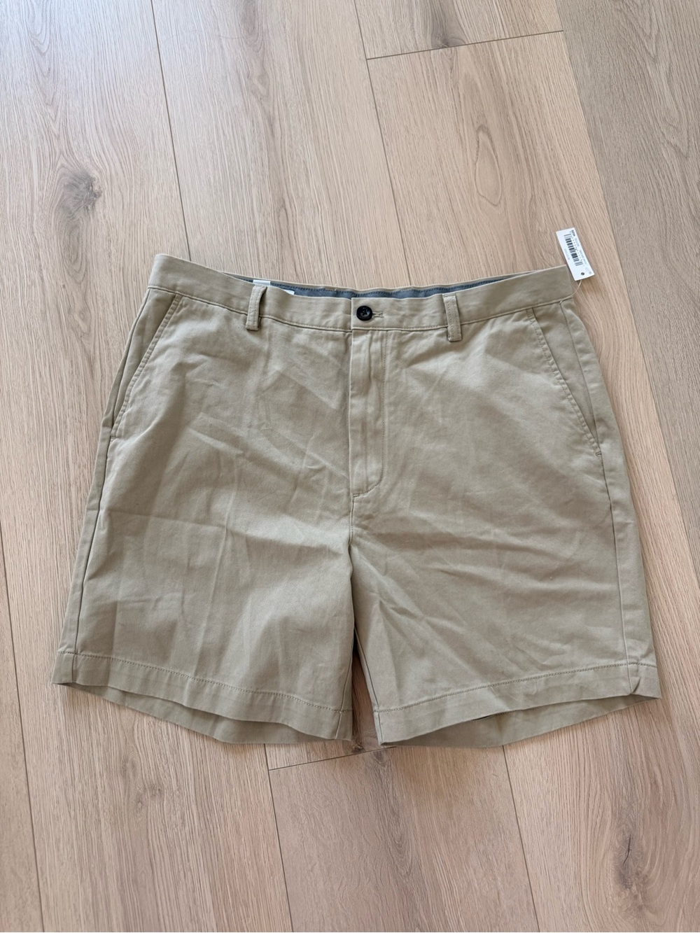 Amazon Essentials Men's Flat Front Khaki Shorts